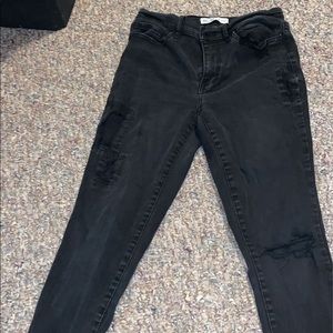 Black jeans with wholes